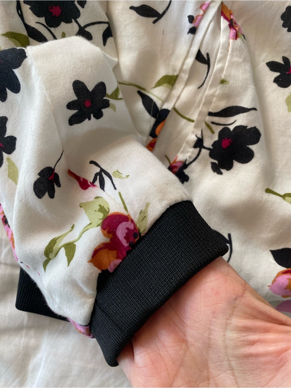 New Look White Floral Bomber Jacket with Black Trim and Pink Accents - Picture 2 of 11